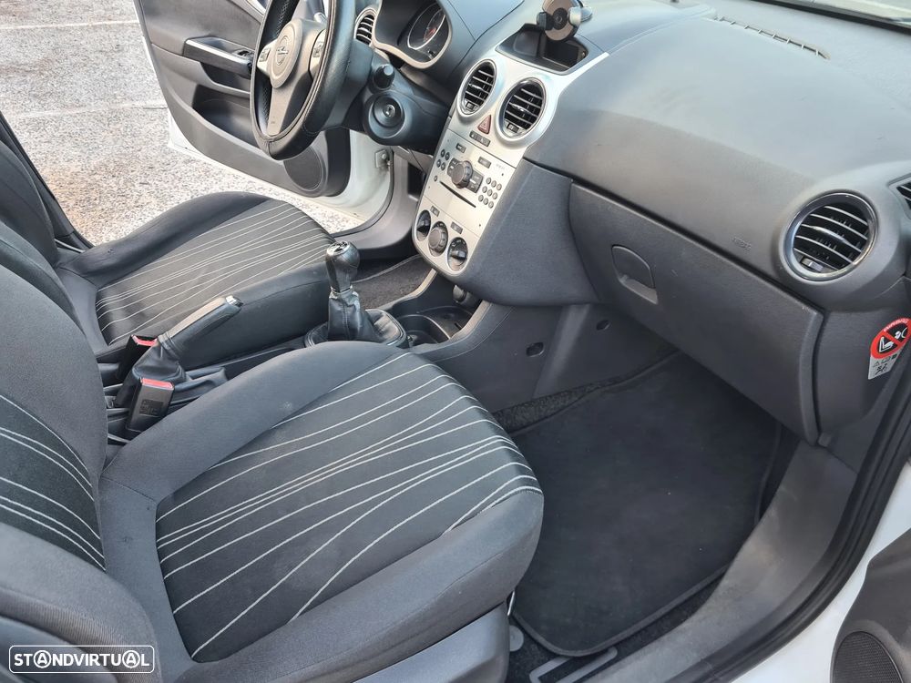 Opel Corsa 1.2 Cosmo - 31
