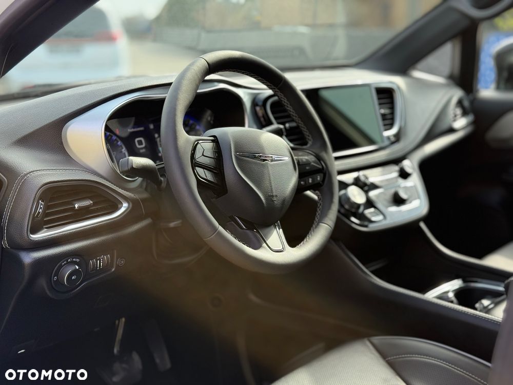 Chrysler Pacifica - 13