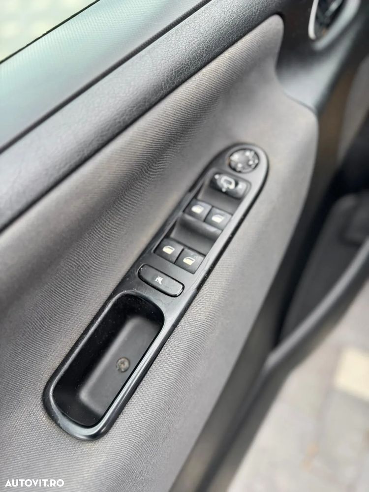 Peugeot 207 CC 1.6 HDI FAP Eclipse - 15