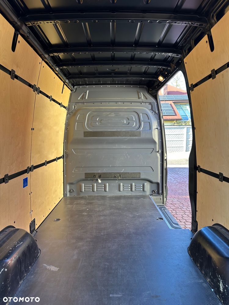 Mercedes-Benz Sprinter 319 - 8