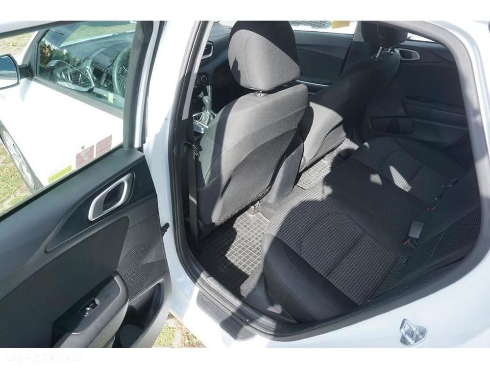 Kia Ceed - 24