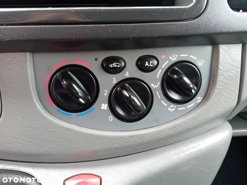 Renault Trafic - 19