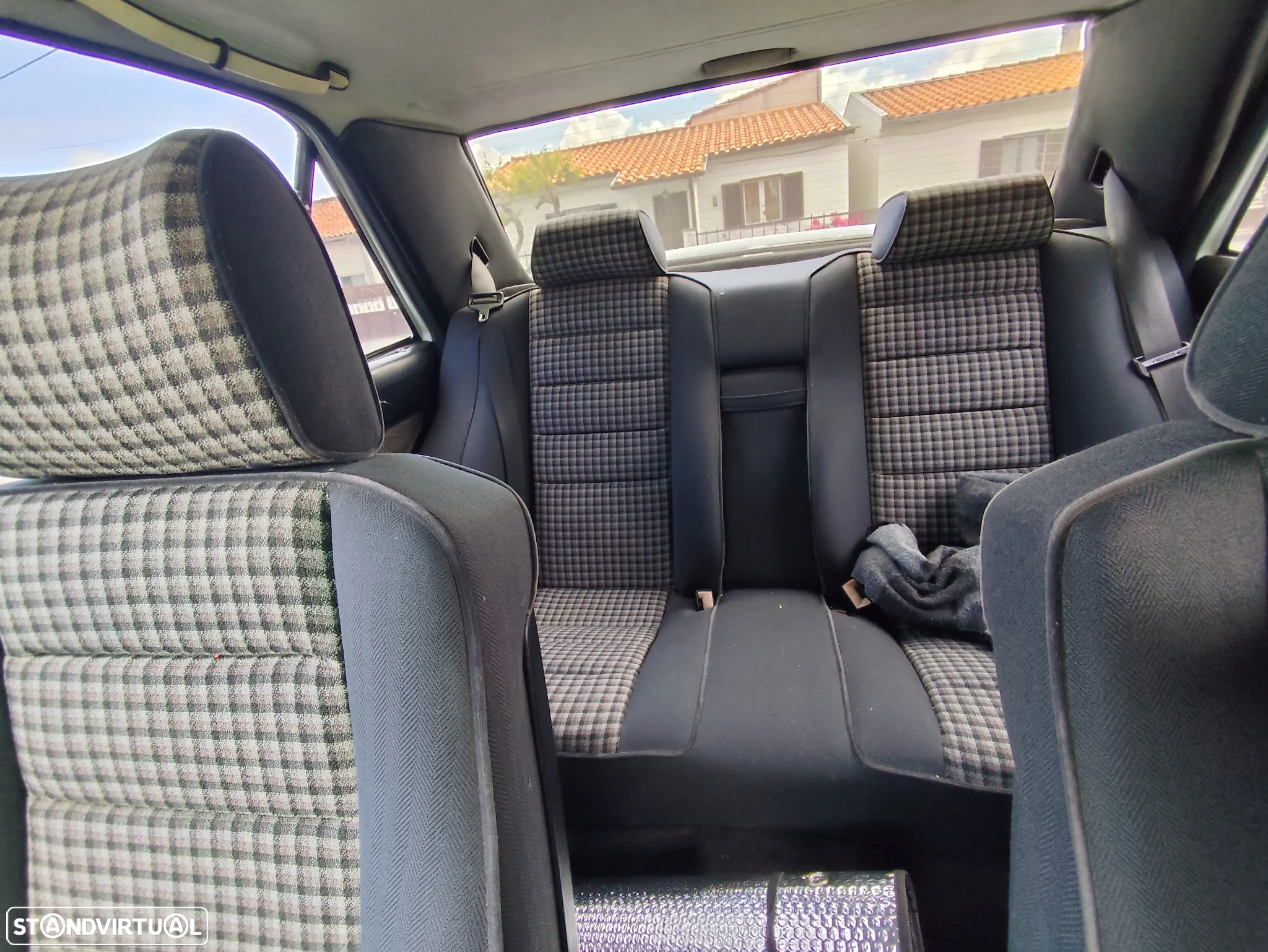 Mercedes-Benz 190 D 2.5 - 7