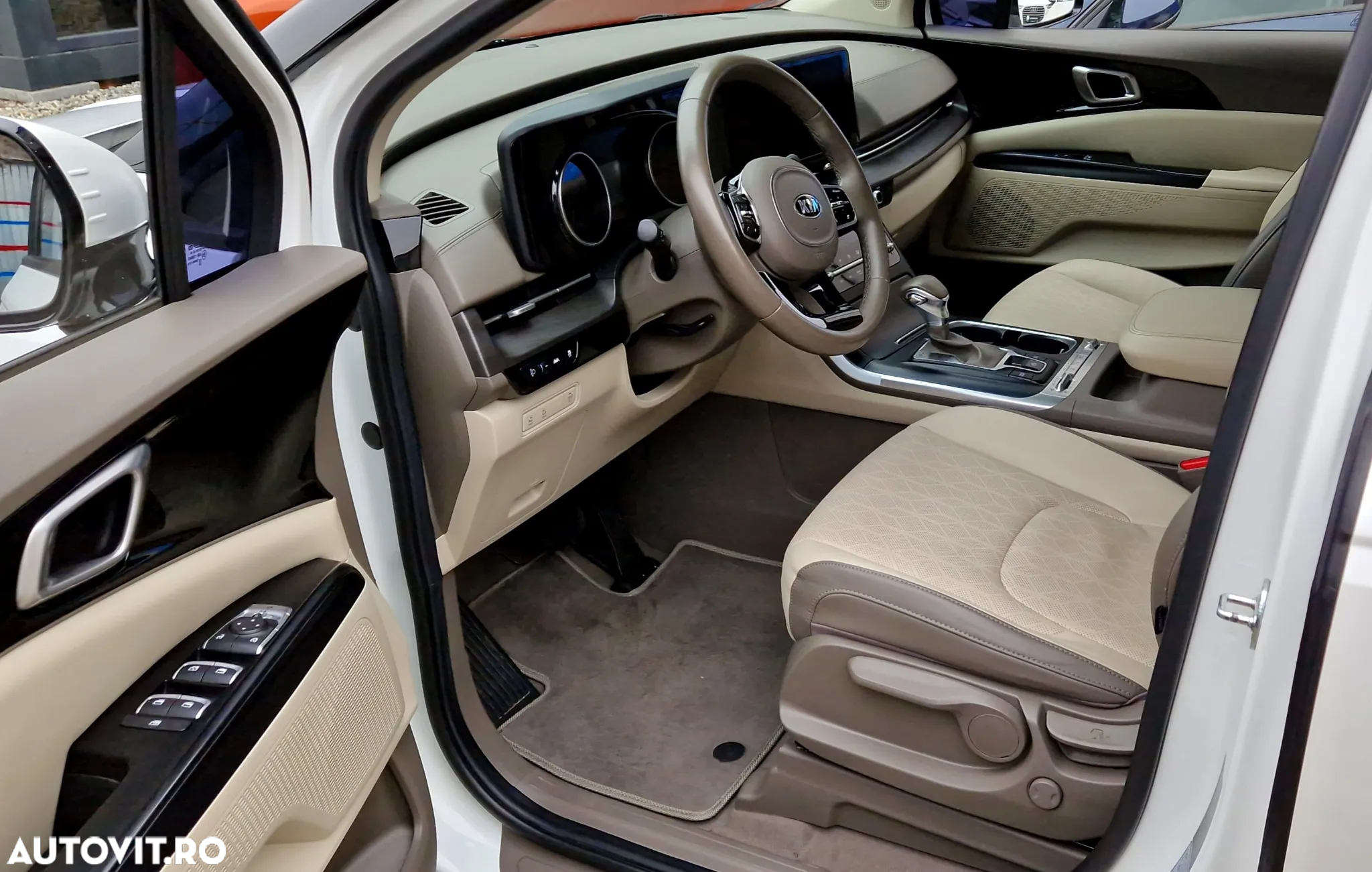 Kia Carnival - 9