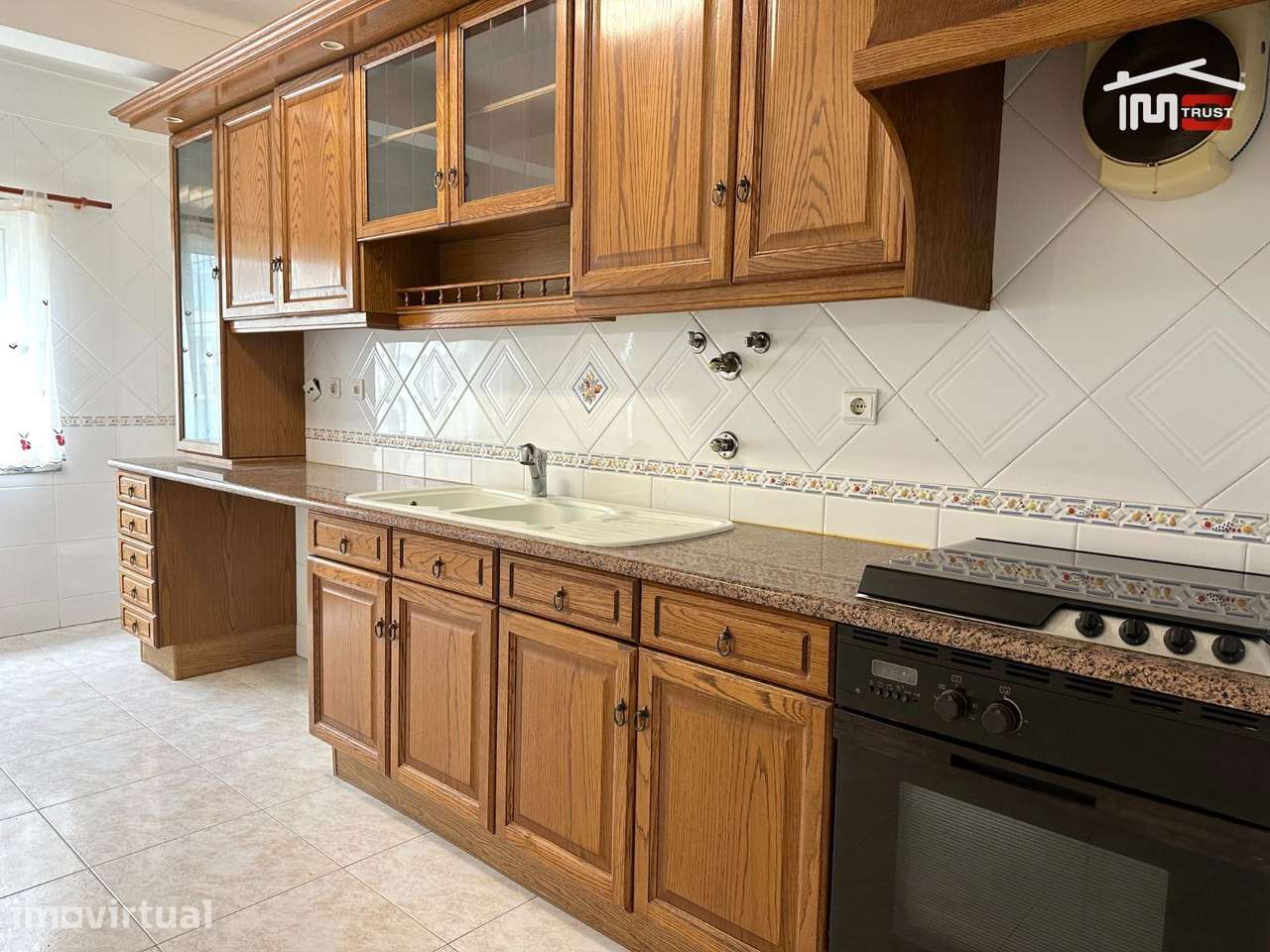 Fantástico apartamento T3 com Varanda e Coz. Semi- Equipada - Grande imagem: 2/22