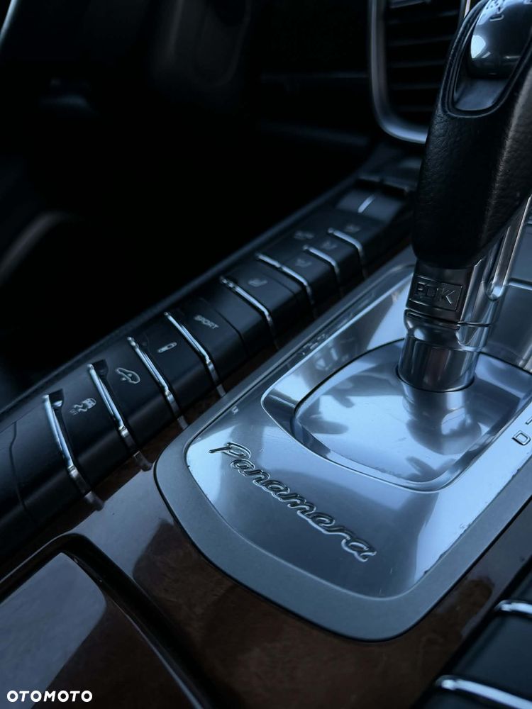 Porsche Panamera 4S PDK - 24