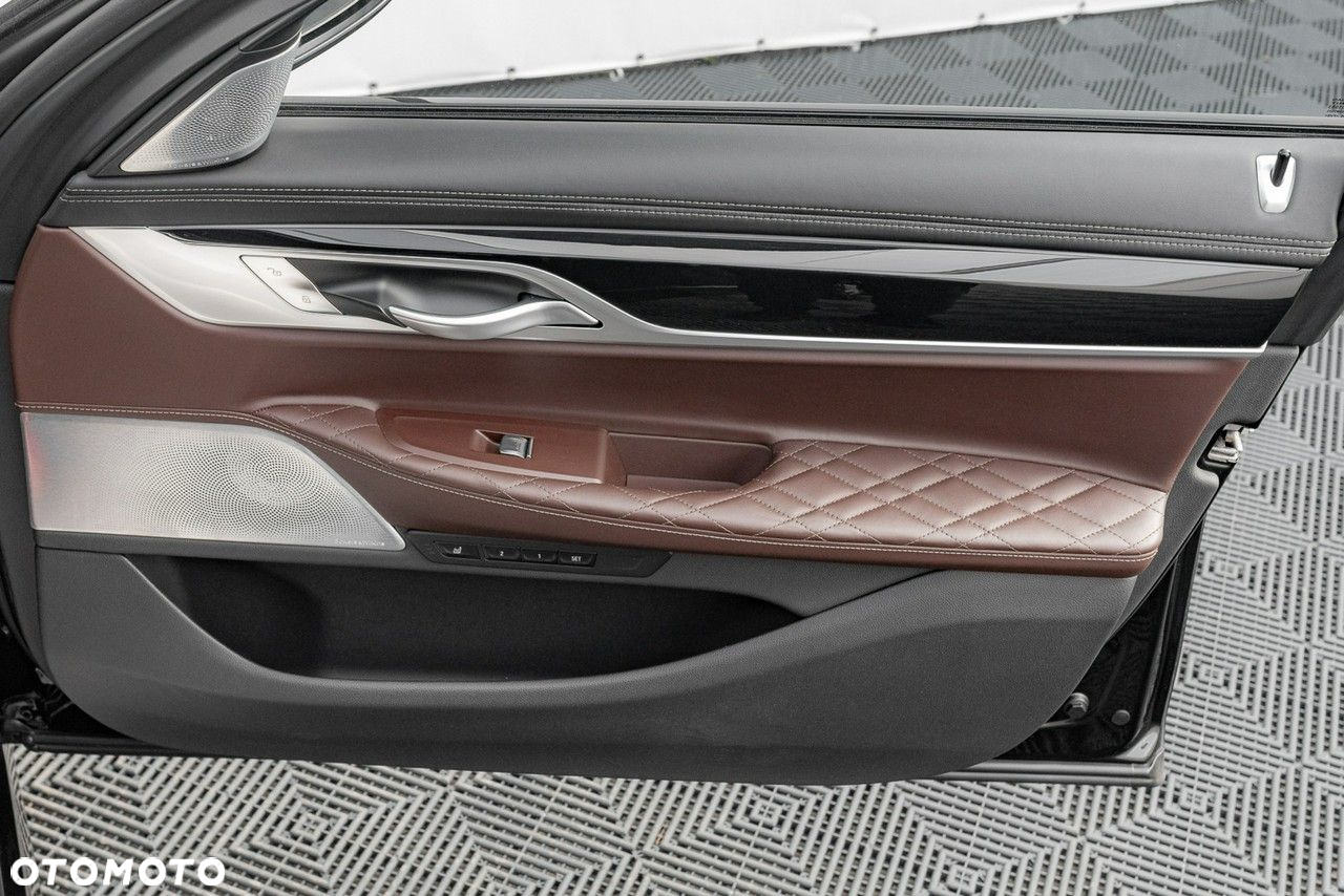 BMW Seria 7 M760Li xDrive - 37