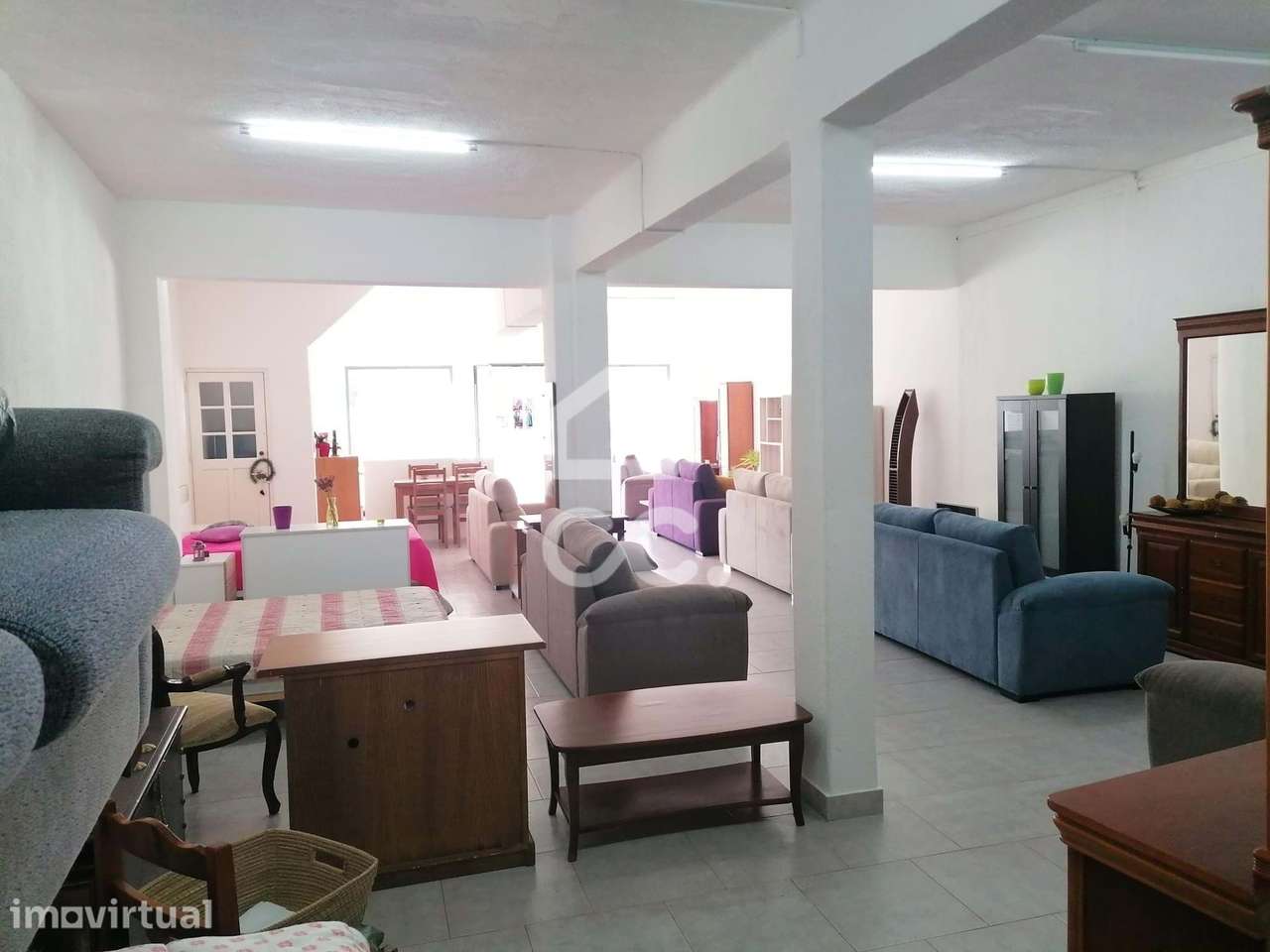 Prédio com Espaço Comercial e Habitação T3+1 - Grande imagem: 2/33