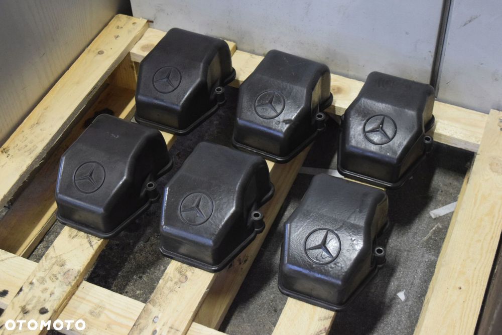 DEKIEL POKRYWA GŁOWICY ZAWORÓW MERCEDES ACTROS MP3 - 5