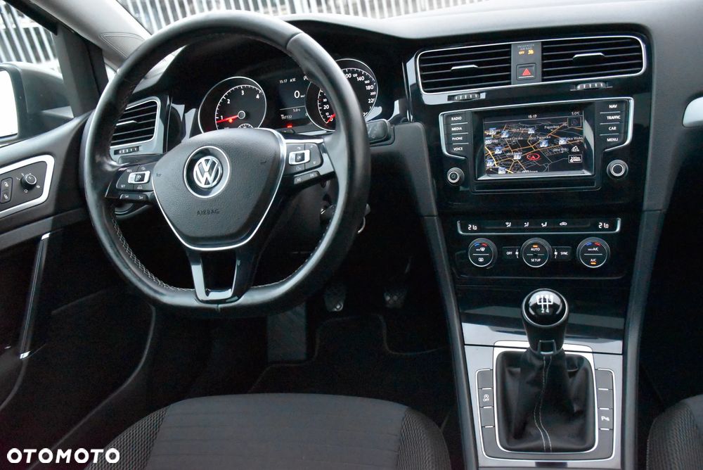 Volkswagen Golf 1.6 TDI BlueMotion Technology Cup - 29