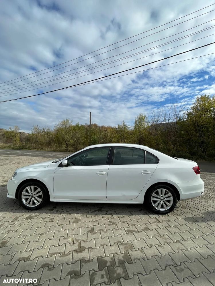 Volkswagen Jetta 2.0 TDI Comfortline - 4