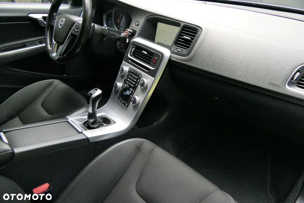 Volvo S60 D3 Drive-E Momentum - 22