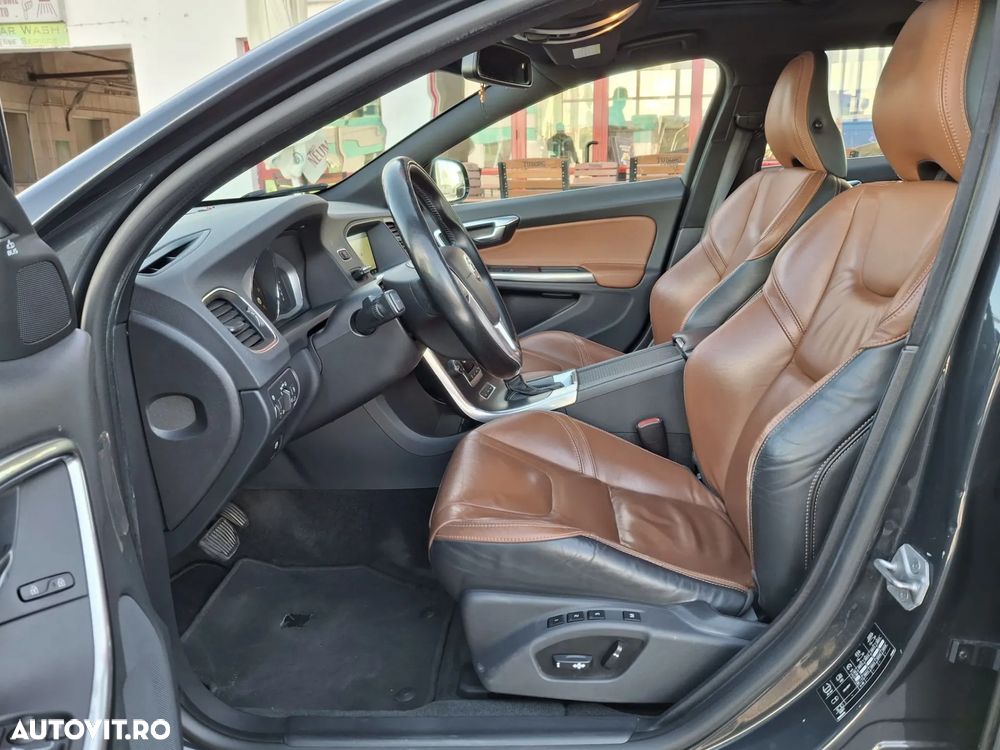 Volvo V60 D6 Plug-In-Hybrid AWD Geartronic Summum - 13