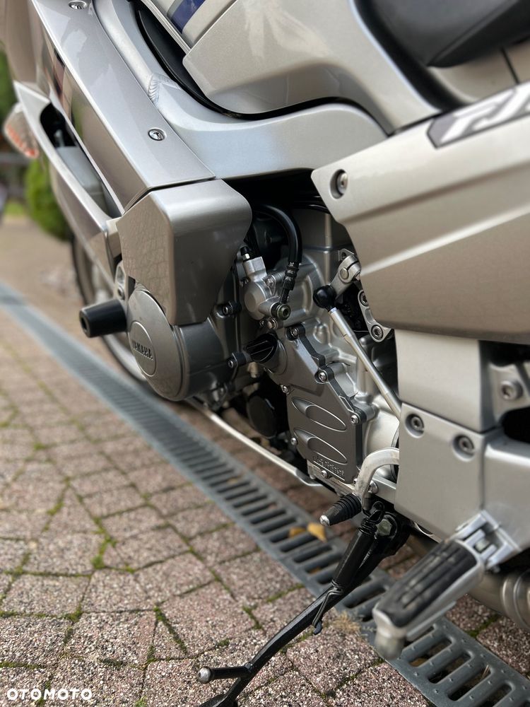 Yamaha FJR - 9
