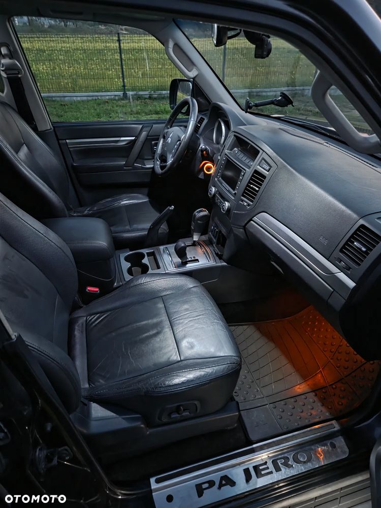 Mitsubishi Pajero - 13
