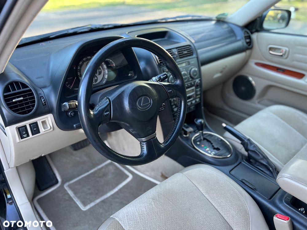 Lexus IS 300 Prestige - 10
