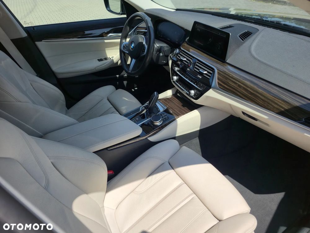 BMW Seria 5 520d xDrive Luxury Line - 17
