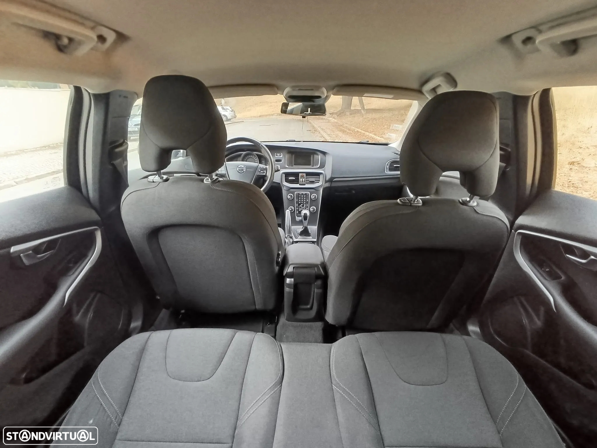 Volvo V40 2.0 D3 Momentum - 32