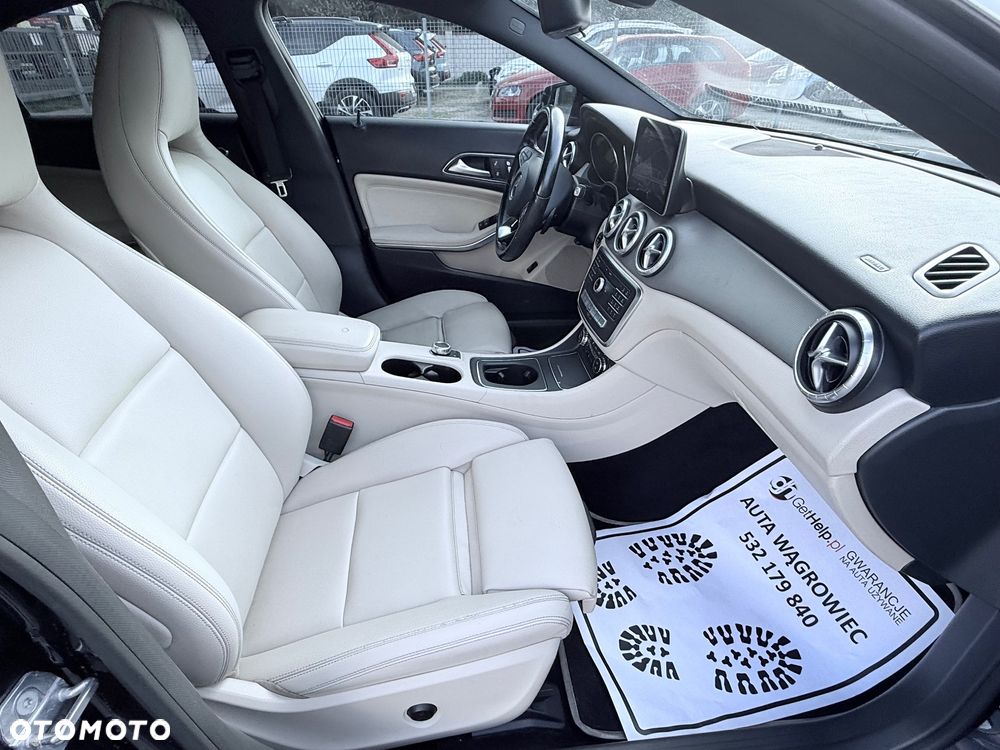 Mercedes-Benz CLA 250 7G-DCT AMG Line - 22