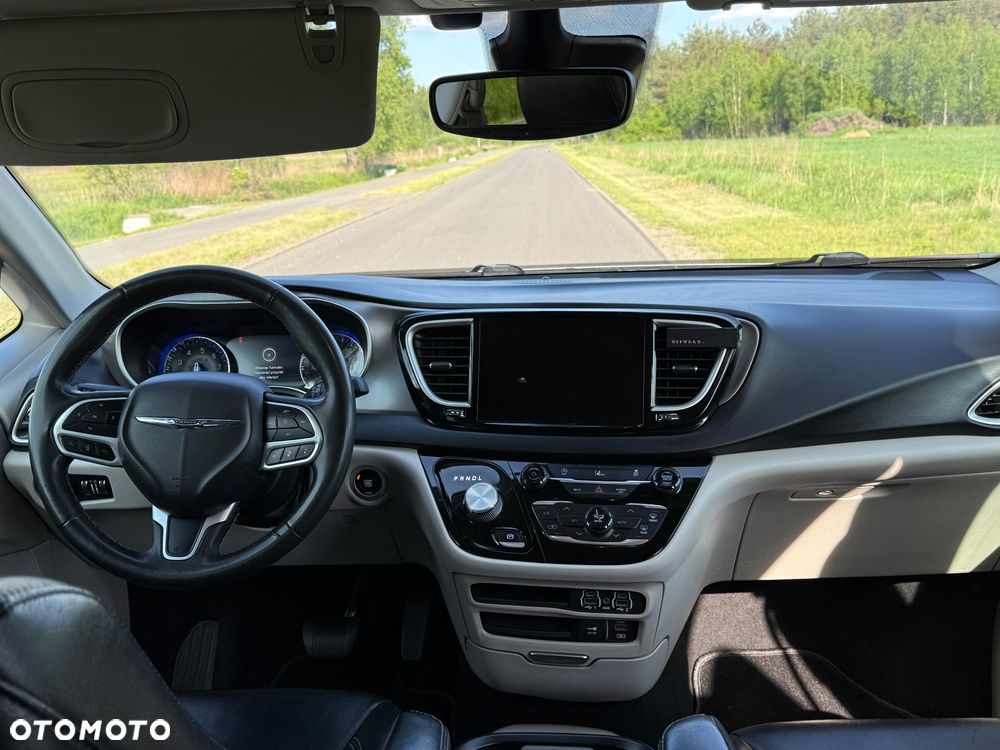 Chrysler Pacifica - 30