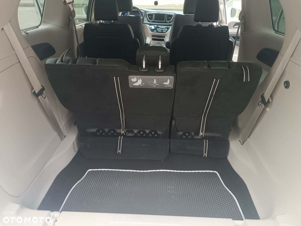 Chrysler Pacifica - 14