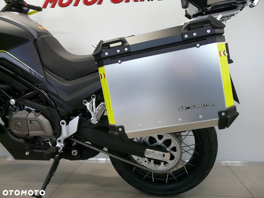 QJMOTOR SVT 650X - 24