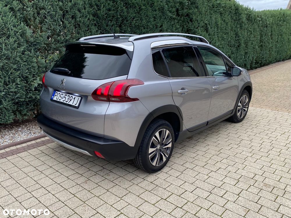 Peugeot 2008 1.2 Pure Tech Allure S&S - 9