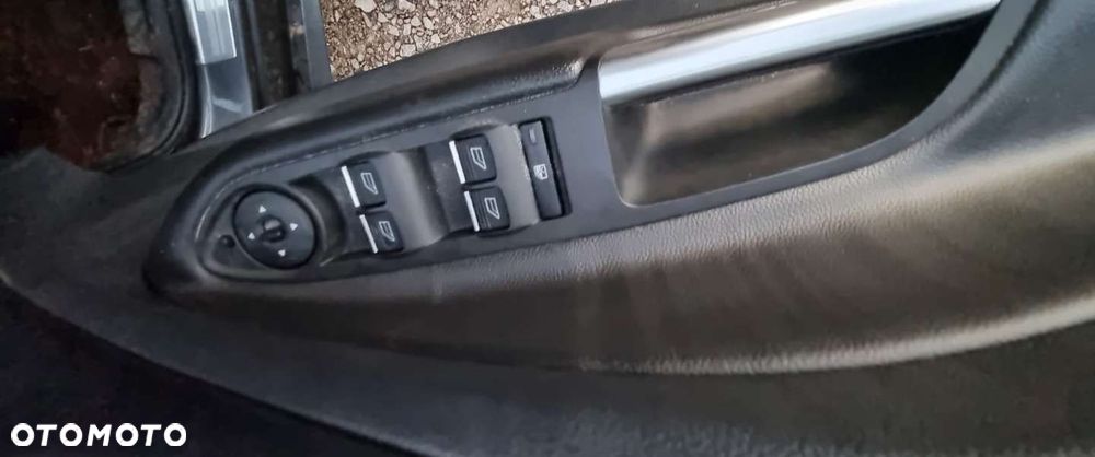 Ford Kuga - 10