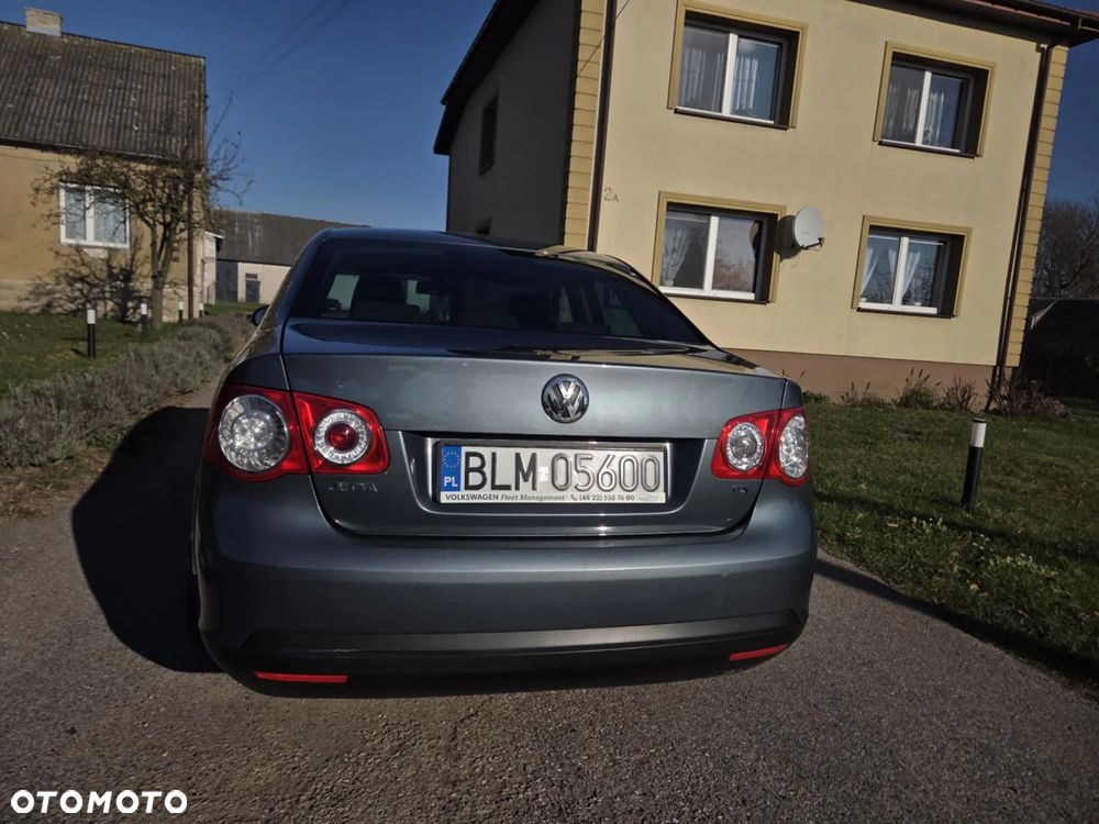 Volkswagen Jetta 1.9 TDI Comfortline - 4