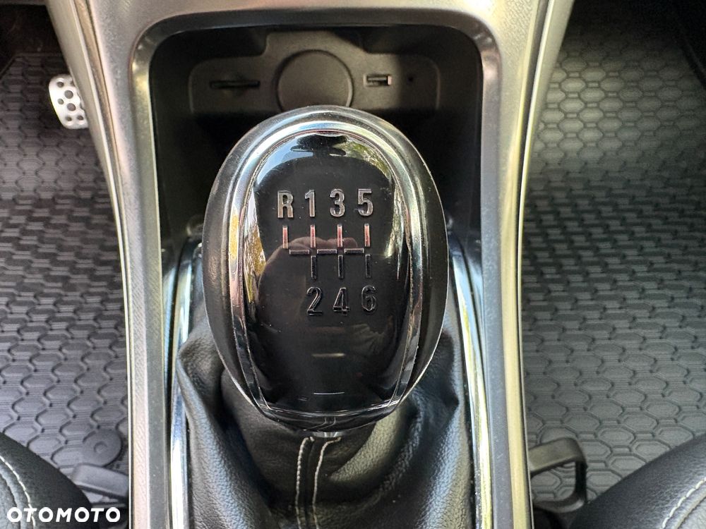 Opel Astra 1.6 T SIDI Cosmo S&S - 19