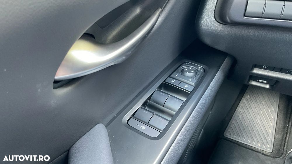 Lexus UX 300h AWD CVT HEV Business - 30