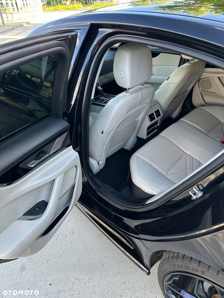 Jaguar XE 2.0 D180 HSE - 17