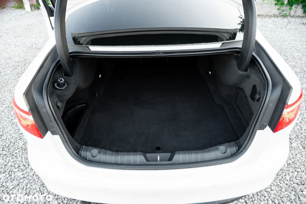 Jaguar XF 20d Prestige - 17