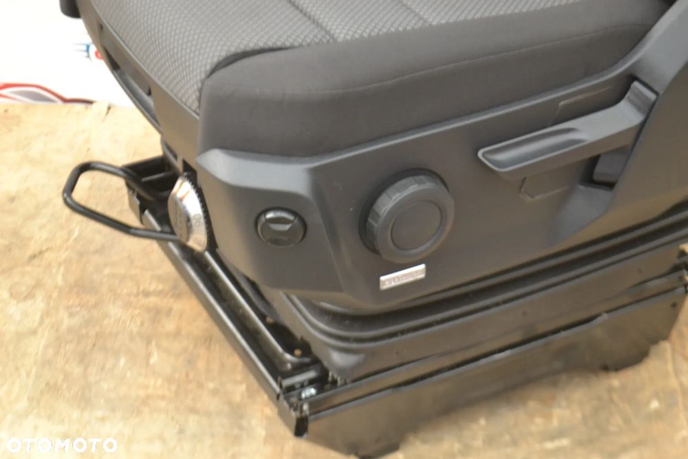 MAN TGE Fotel Kierowcy Kierowca Lewy Pompowany Regulacja Wagi Waga Amortyzowany Pompa - 13