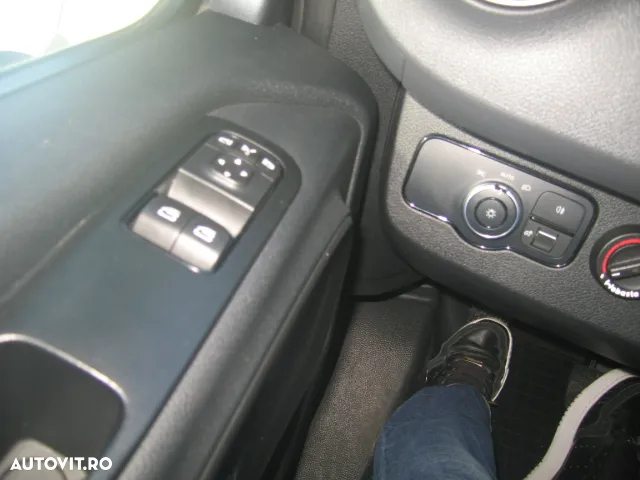 Mercedes-Benz SPRINTER 319 CDI, 9 Loc. AC . - 29