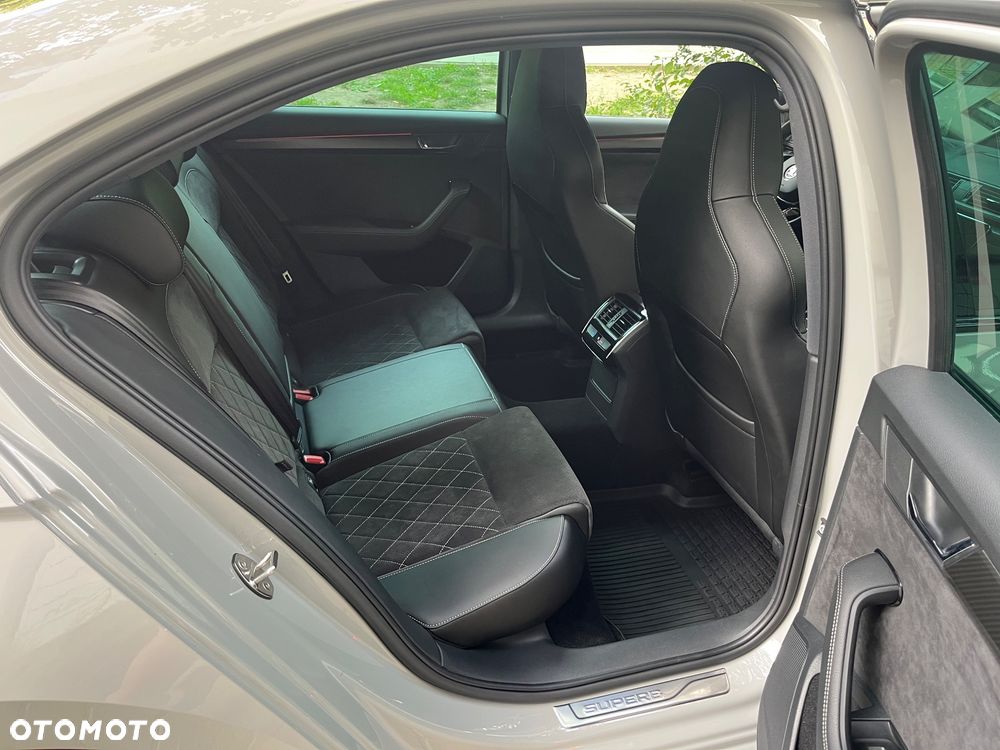 Skoda Superb 2.0 TSI Sportline DSG - 9
