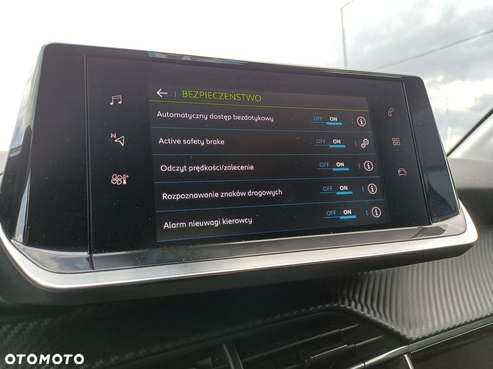 Peugeot 208 50kWh Allure - 13