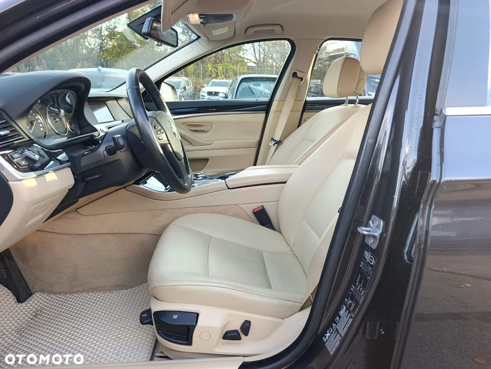BMW Seria 5 528i xDrive Modern Line - 19
