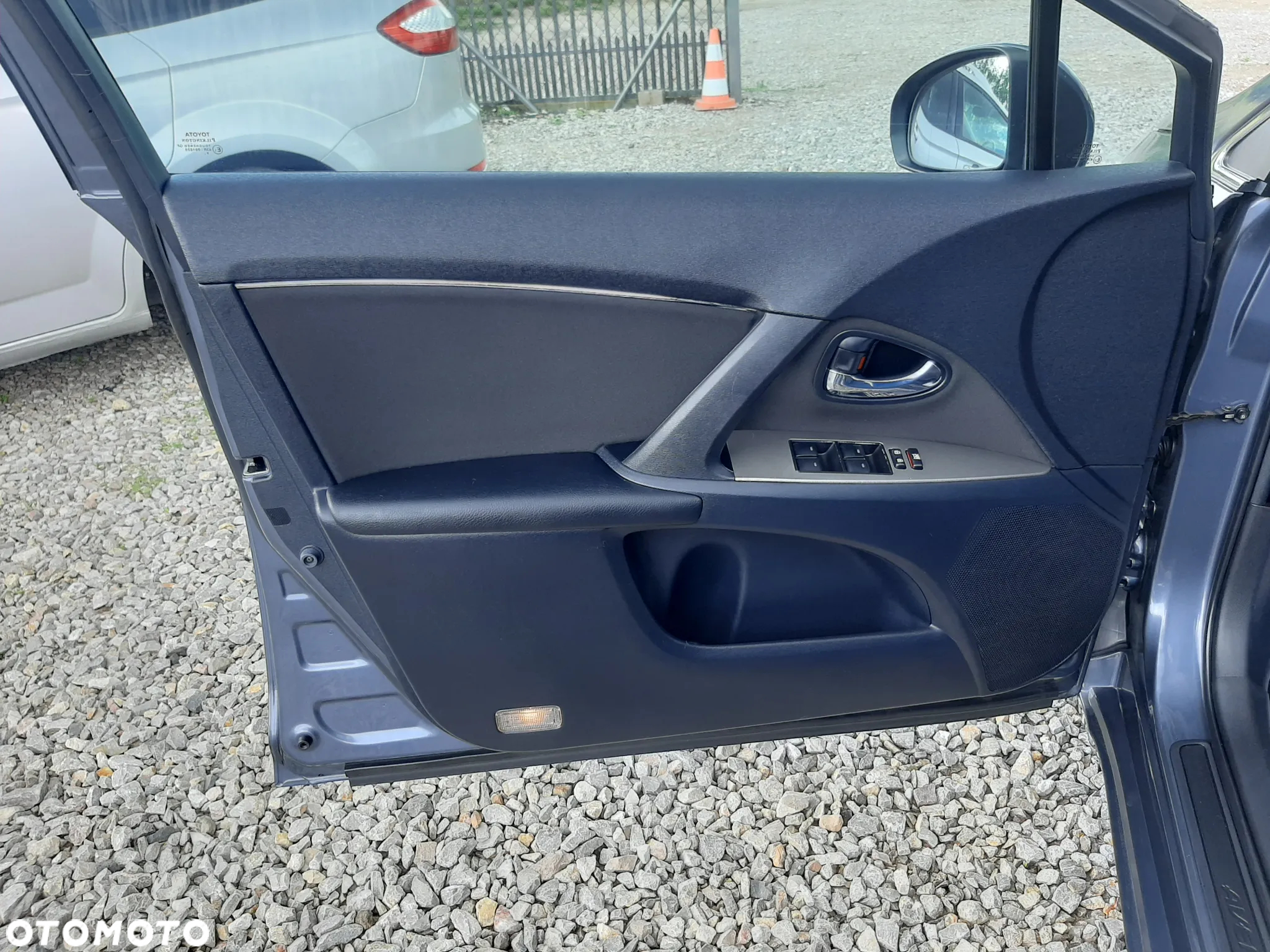 Toyota Avensis 2.0 Sol plus NAVI - 27