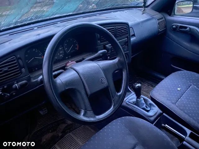 Volkswagen Passat 1.8 CL - 4