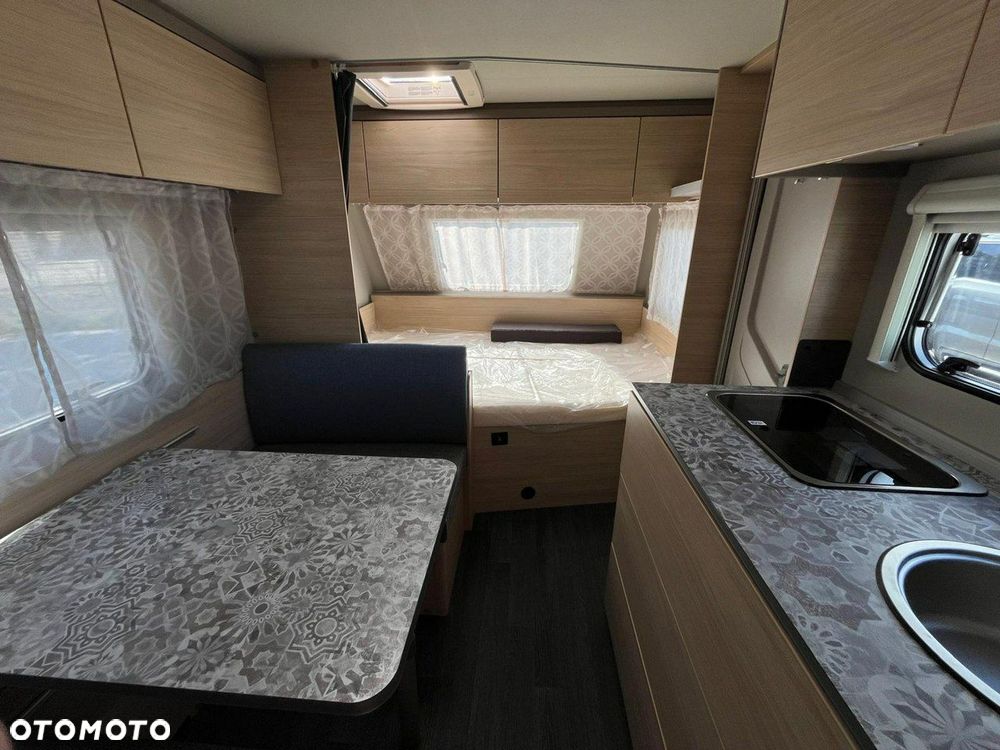 Weinsberg CaraCito 500 QDK - przyczepa z dużą łazienką - 13