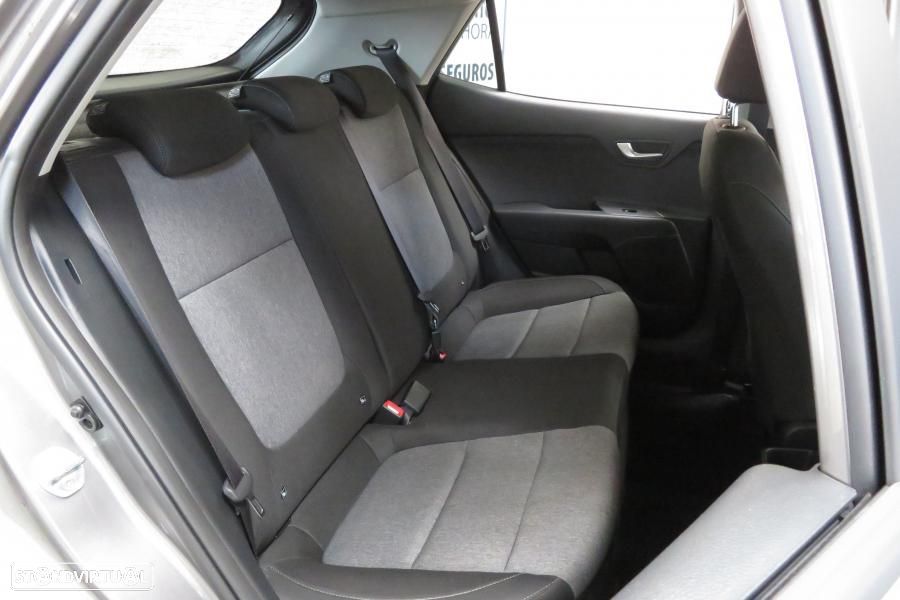 Kia Stonic 1.2 MPi Dynamic - 23