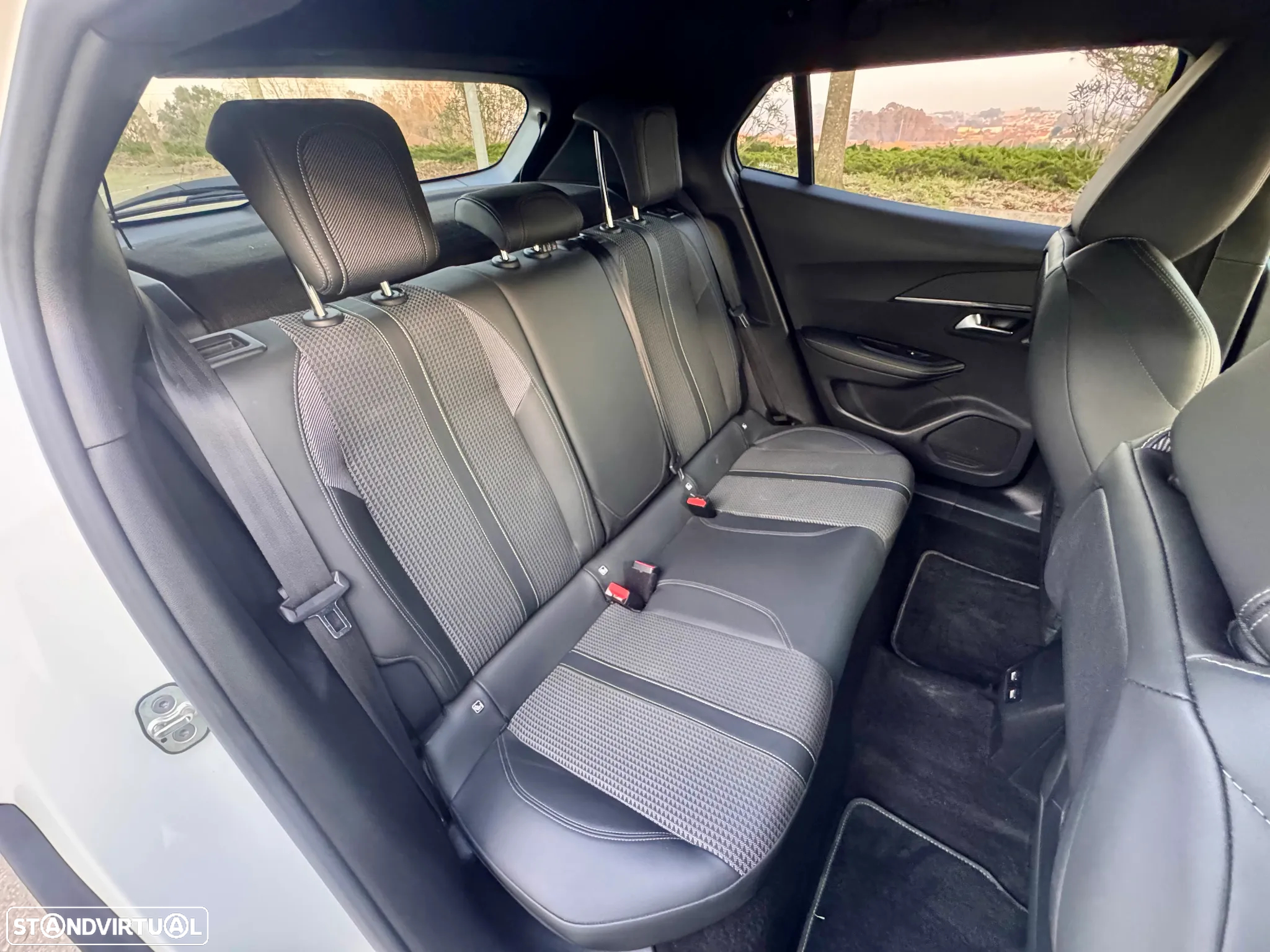 Peugeot 2008 1.2 PureTech GT Line - 8