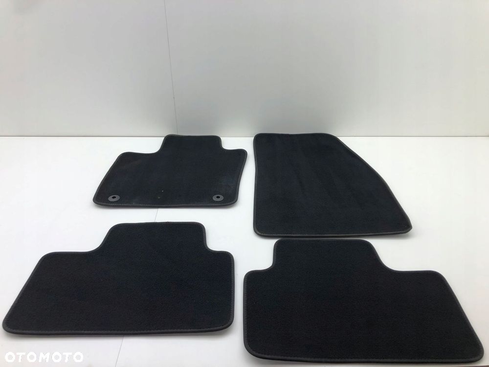 VOLVO XC40 DYWANIKI WELUROWE KOMPLET 32357639 32328777 32328774 - 1