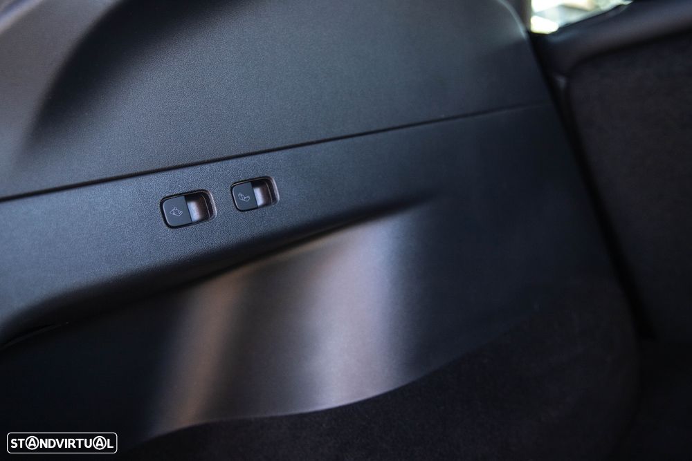 Tesla Model Y Long Range Tração Integral - 6