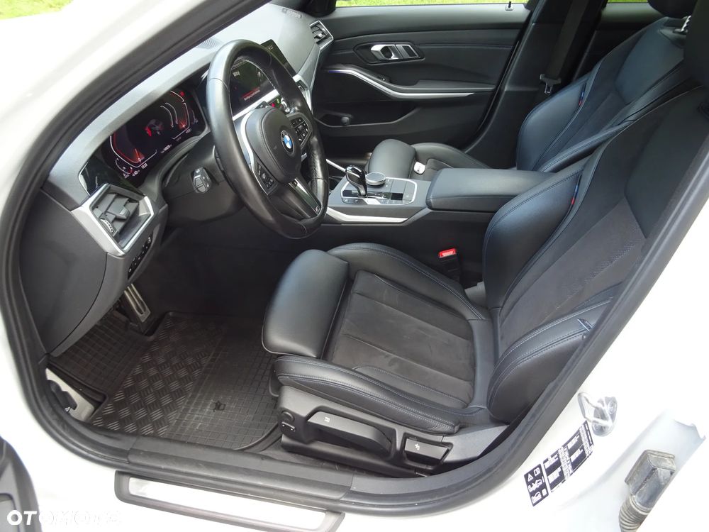 BMW Seria 3 320d xDrive M Sport - 16