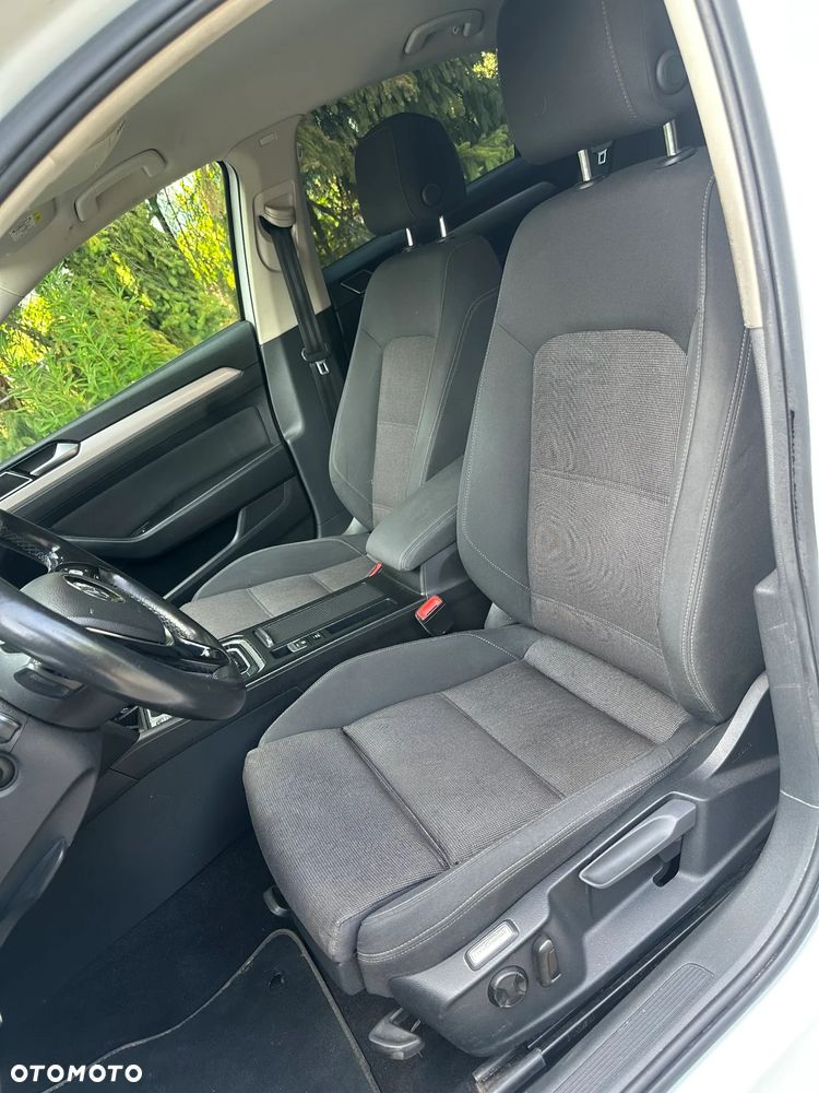 Volkswagen Passat 2.0 TDI SCR Trendline DSG - 30