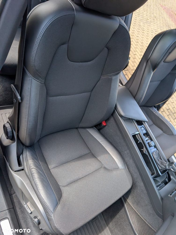 Volvo XC 60 D4 Momentum Pro - 35