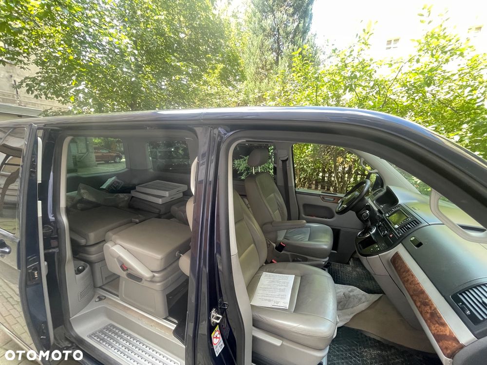 Volkswagen Multivan - 11