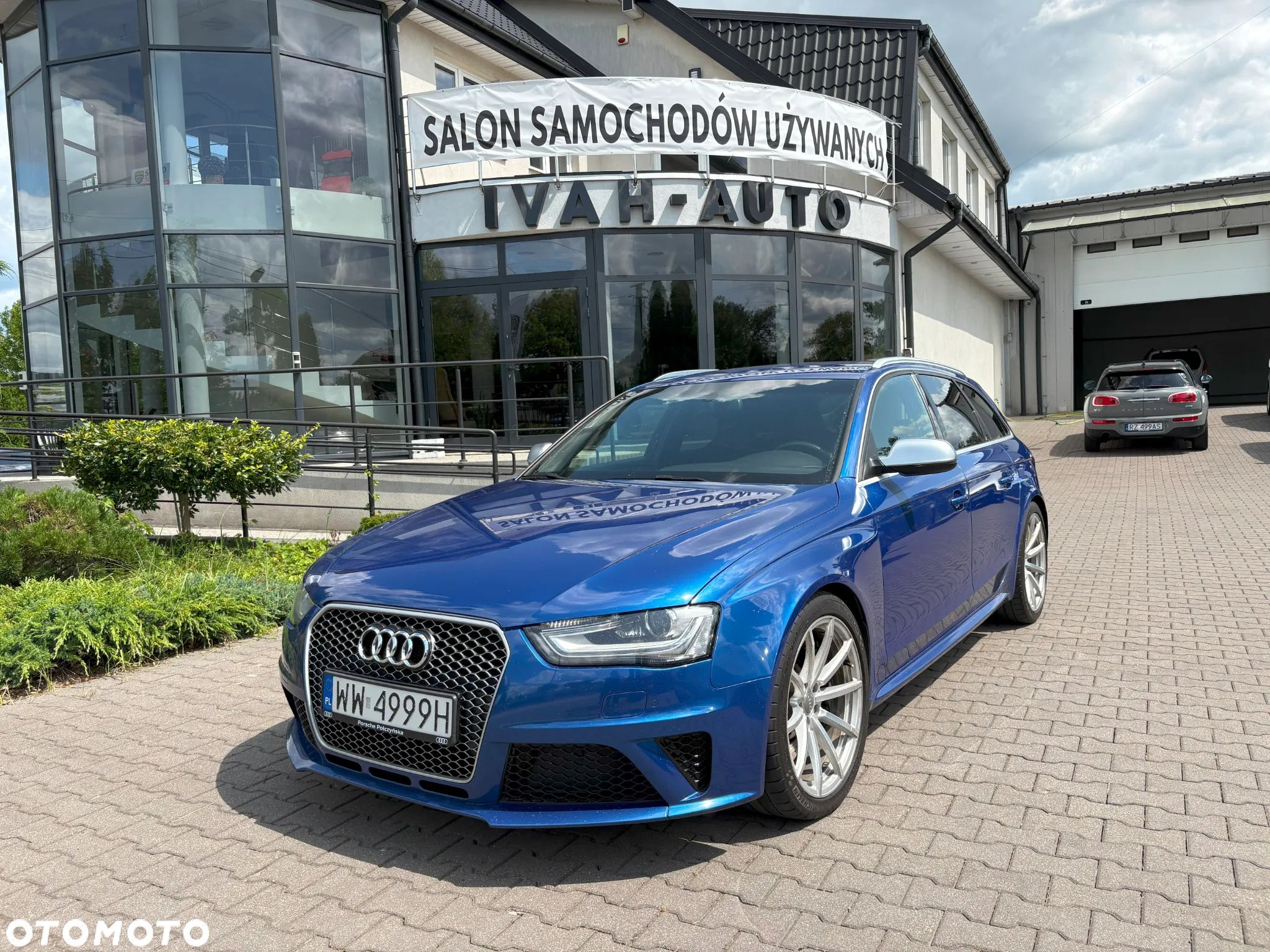 Audi RS4 Standard - 1
